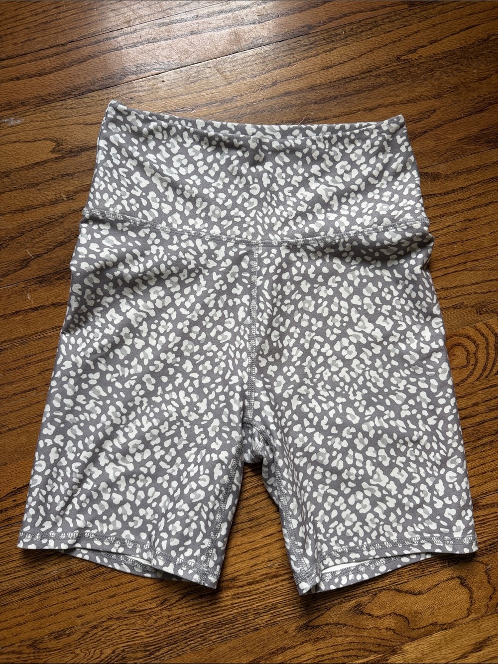 Balance Collection Girls White & Gray Leopard-Print High-Rise Bike Shorts